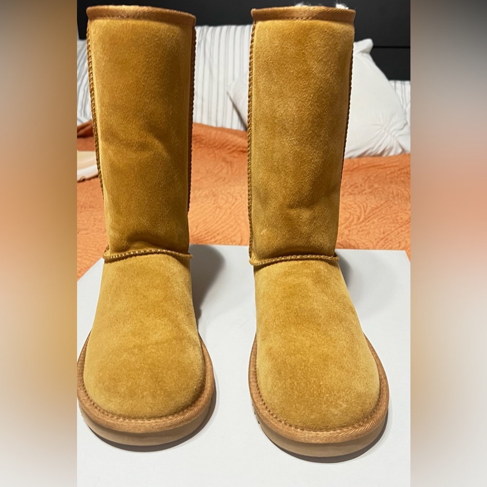 New! Size 9 UGG WOMEN'S KOOLABURRA BY UGG KOOLA TALL SUEDE SHEEPSKIN CHESTNUT